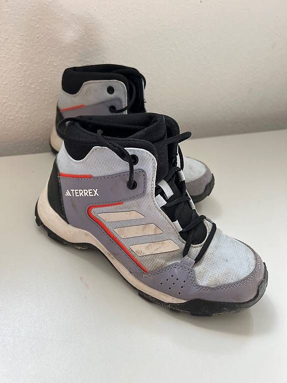 Scarpe per ragazzi: Wanderschuhe / Trekkingschuhe Adidas Terrex Gr. 34 – Usato da Herisau venduto da knustine