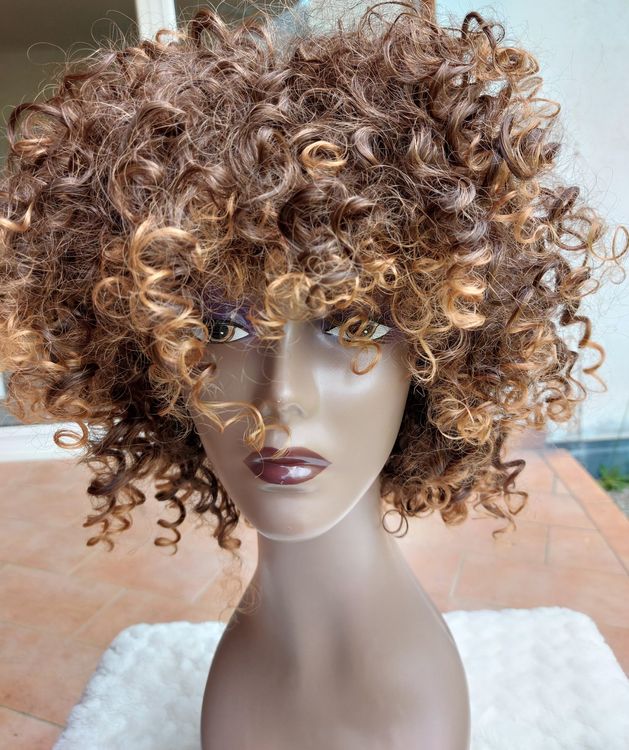 Parrucca Capelli Sintetici Corti Castani Ricci Da Donna | Leoni&Zazzera - Foto 7