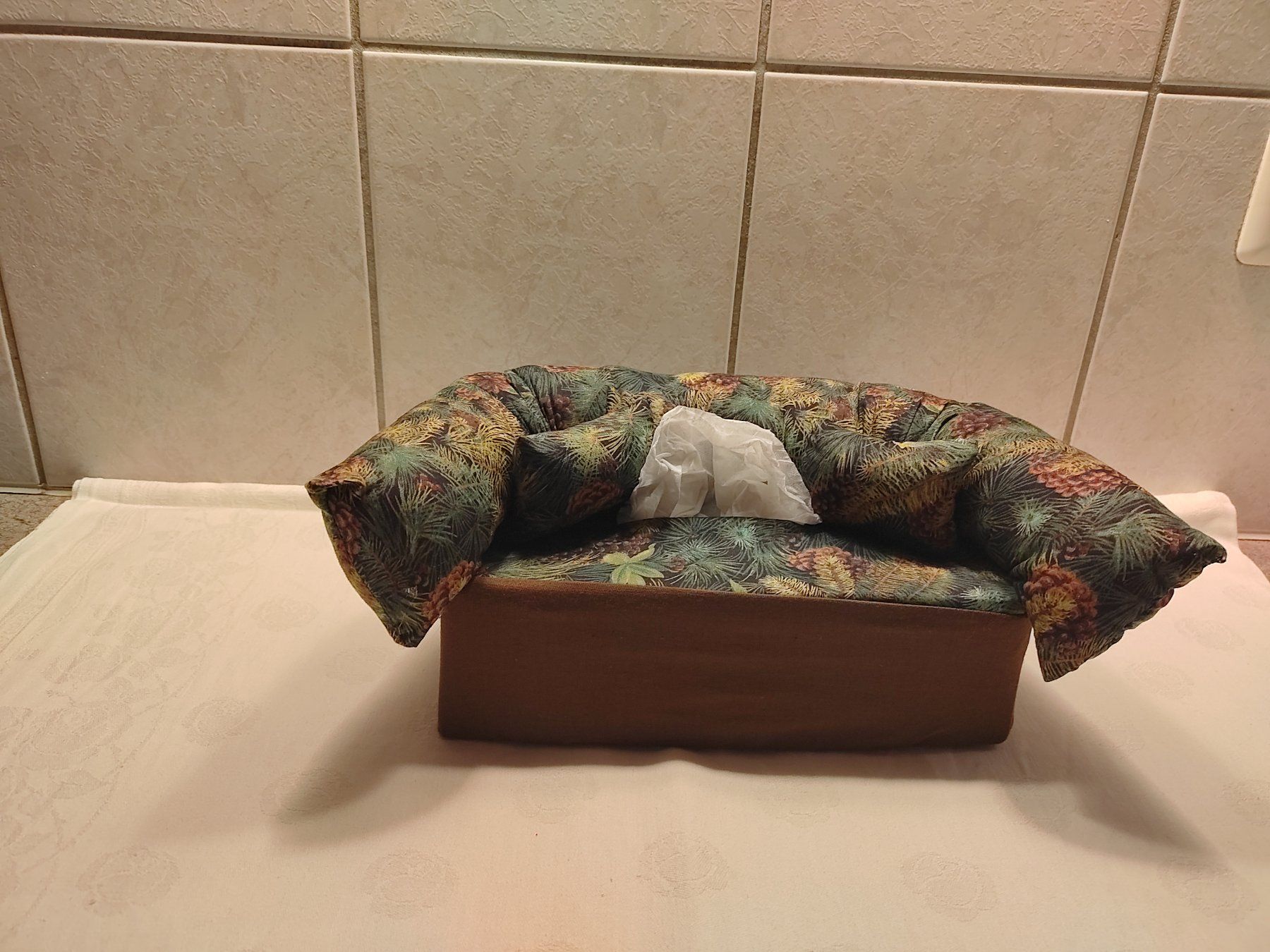 Tutte le decorazioni: Kleenex-Box als Sofa – Nuovo (secondo la descrizione) da Langenthal venduto da Markus-70 1