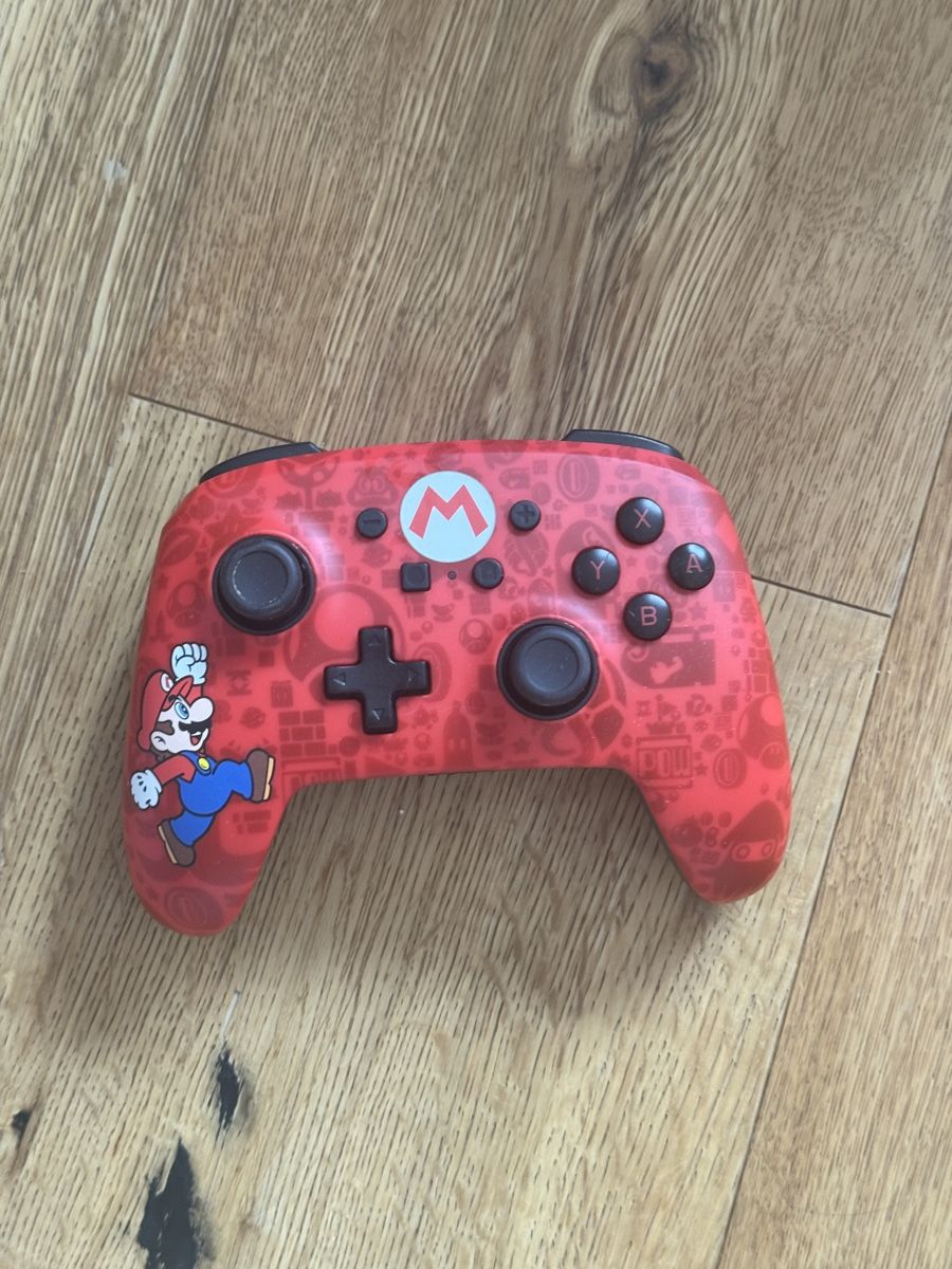 Manettes: Nintendo Switch Controller – Mario Edition – D'occasion à Goldach par Jan_Pl_official