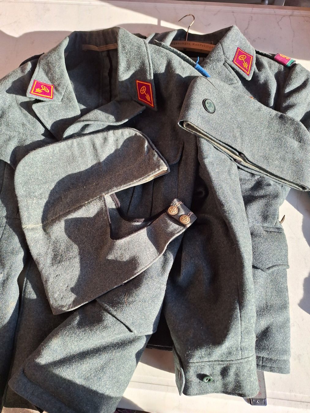 Schweizer Armee Uniformen: MILITÄRUNIFORM MOTORRADFAHRER GR 48/50 – Gebraucht aus Huttwil von Kunterbuntli