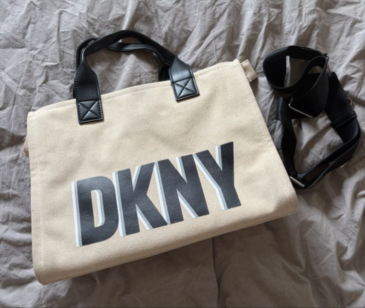 DKNY Taschen für Damen: Dkny Tasche – Gebraucht aus Basel von Brunner.T