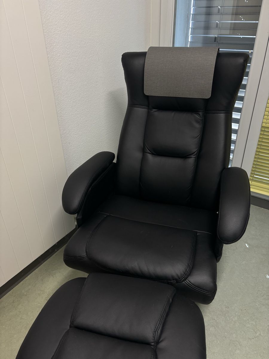 Conforama Poltrone: Relaxsessel mit Fusshocker schwarz – Usato da Otelfingen venduto da mar_j67x
