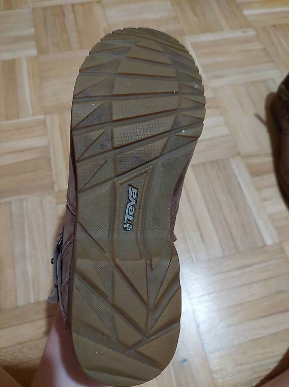 Damenschuhe: vends chaussures Teva taille 39 très peu portées – Gebraucht aus Onex von morelan 3