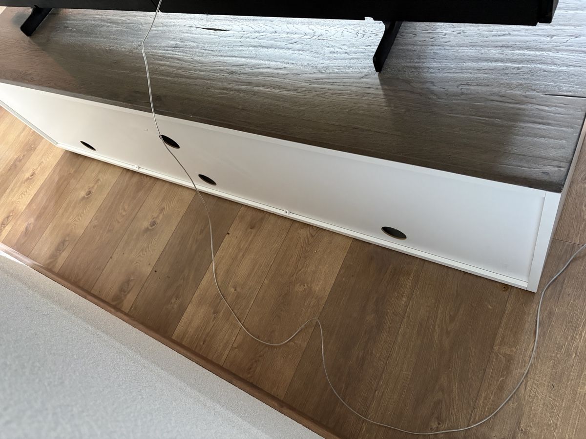 Mobili TV: TV-Sideboard Lowboard weiss mit dunkler Eiche 180 cm – Usato da Olten venduto da MrSimpson 1