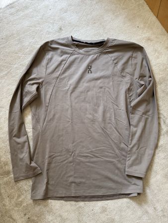 On Longsleeve (L)