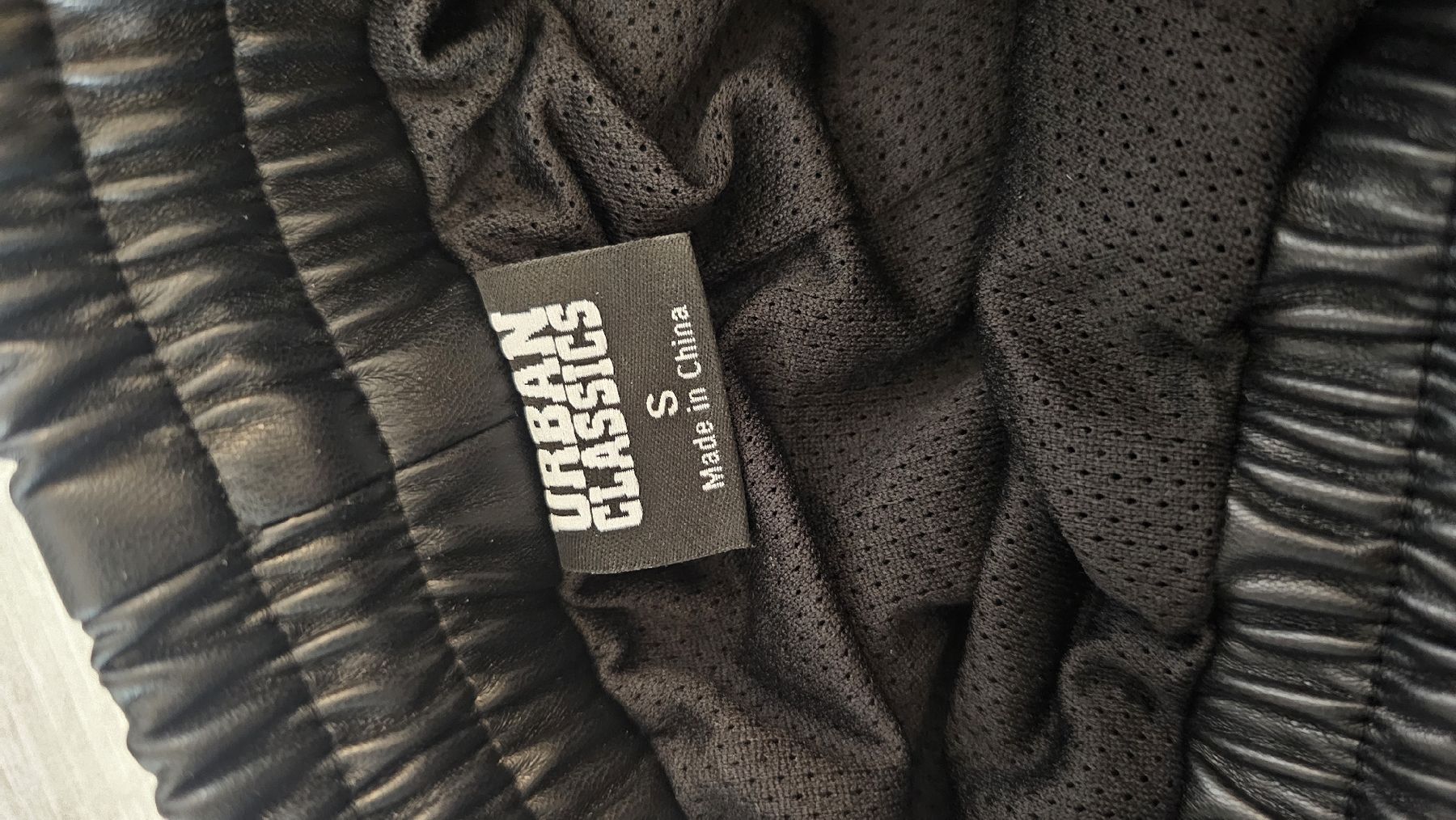 Pantaloni: Kunstleder Cargohose Urban Classics Gr. S schwarz – Nuovo (secondo la descrizione) da Baden venduto da MiaNy 3