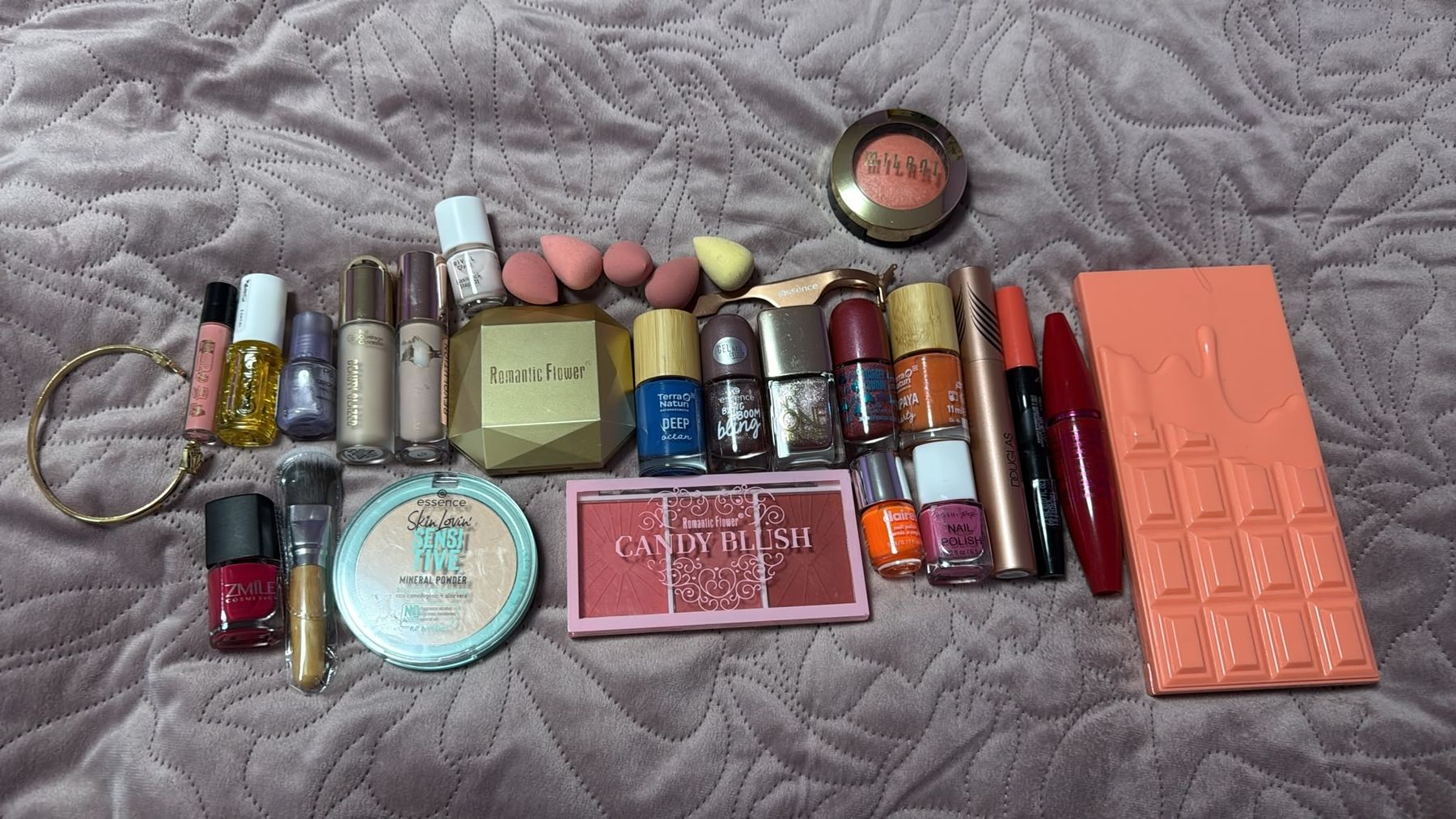 Make-up: Make-up Set Essence und weitere Marken  – Nuovo (secondo la descrizione) da Netstal venduto da Queen37