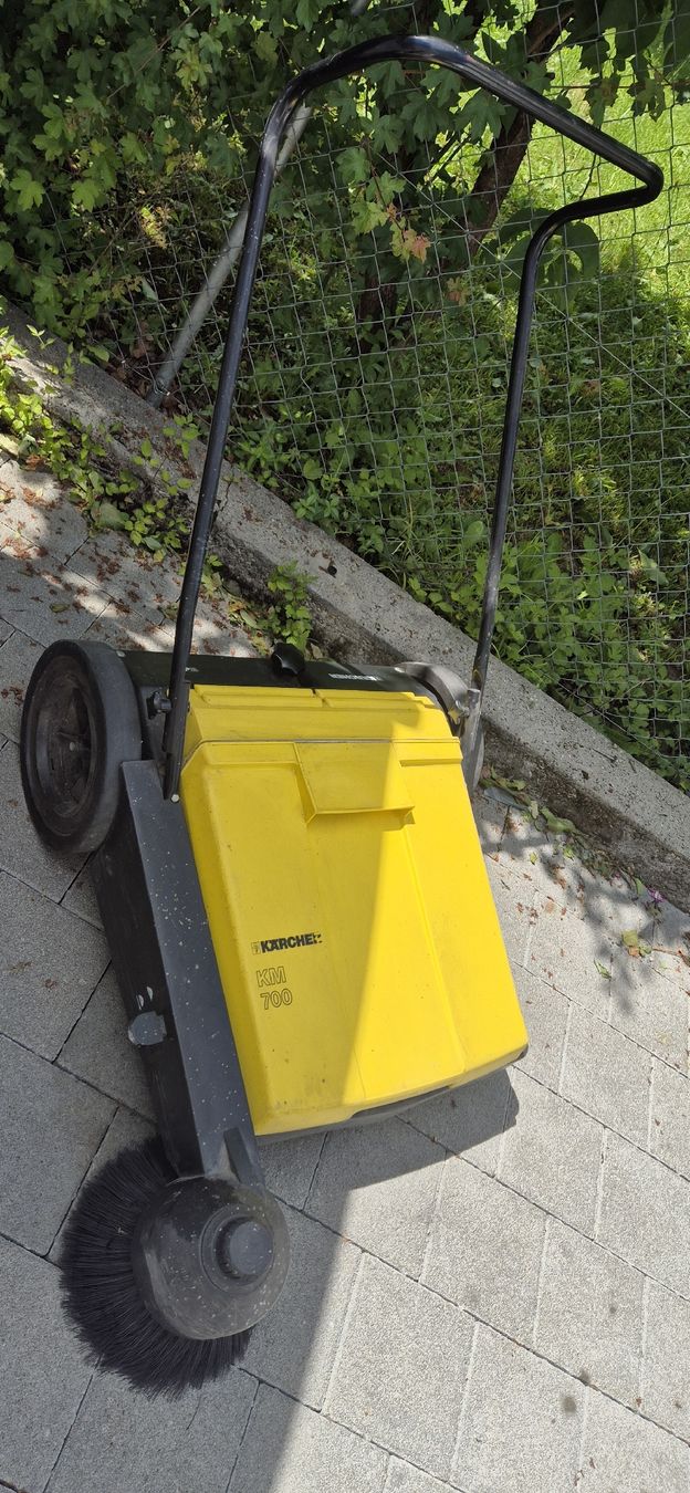 Kärcher Tutte le macchine: Kärcher KM700 – Usato da Grenchen venduto da HZG.