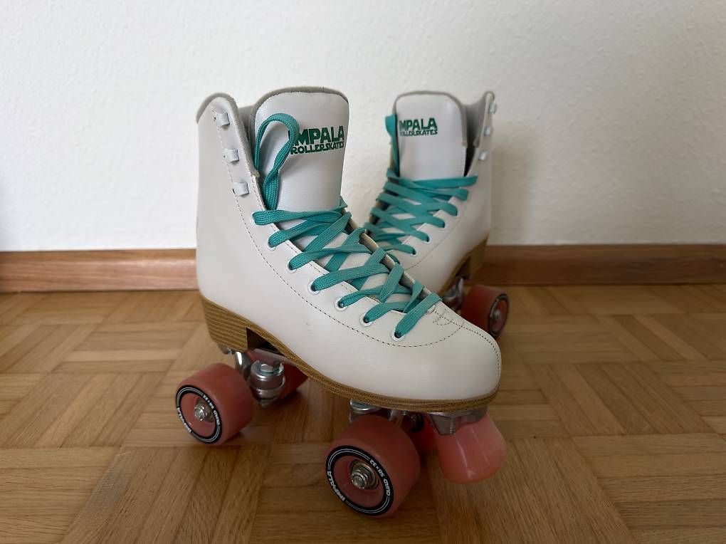 Patins à roul. & inline: Impala Rollerskates, Grösse 37, Weiss/Rosa  – D'occasion à Basel par Sir.Leica 1
