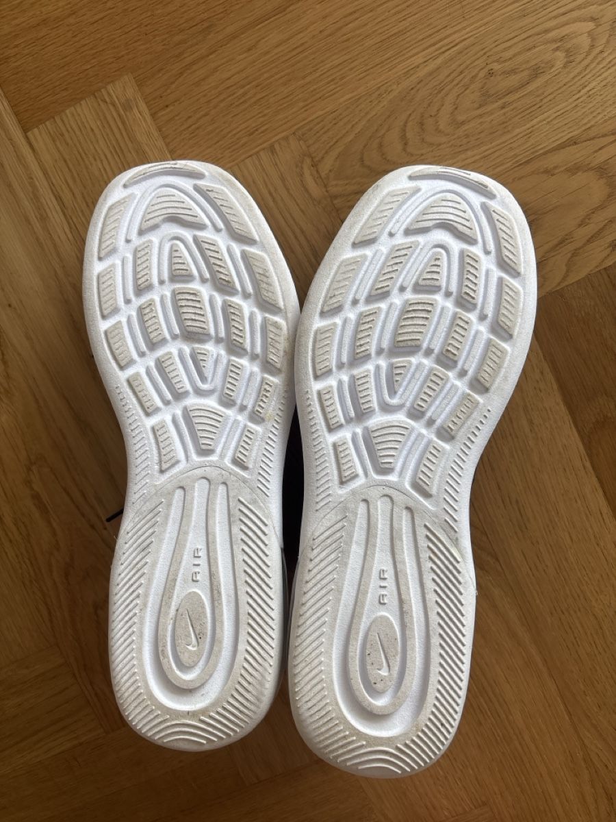 Nike Scarpe da uomo: Nike Air Hallenschuhe, Grösse 42 – Nuovo (secondo la descrizione) da Wohlen AG venduto da Michi761 4