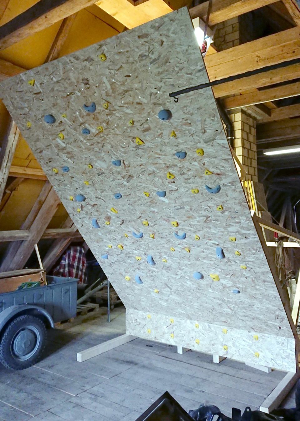 Murs & prises d'escalade: Moonboard freistehend mit Griffe – D'occasion à Ebertswil par Bolomotos 1