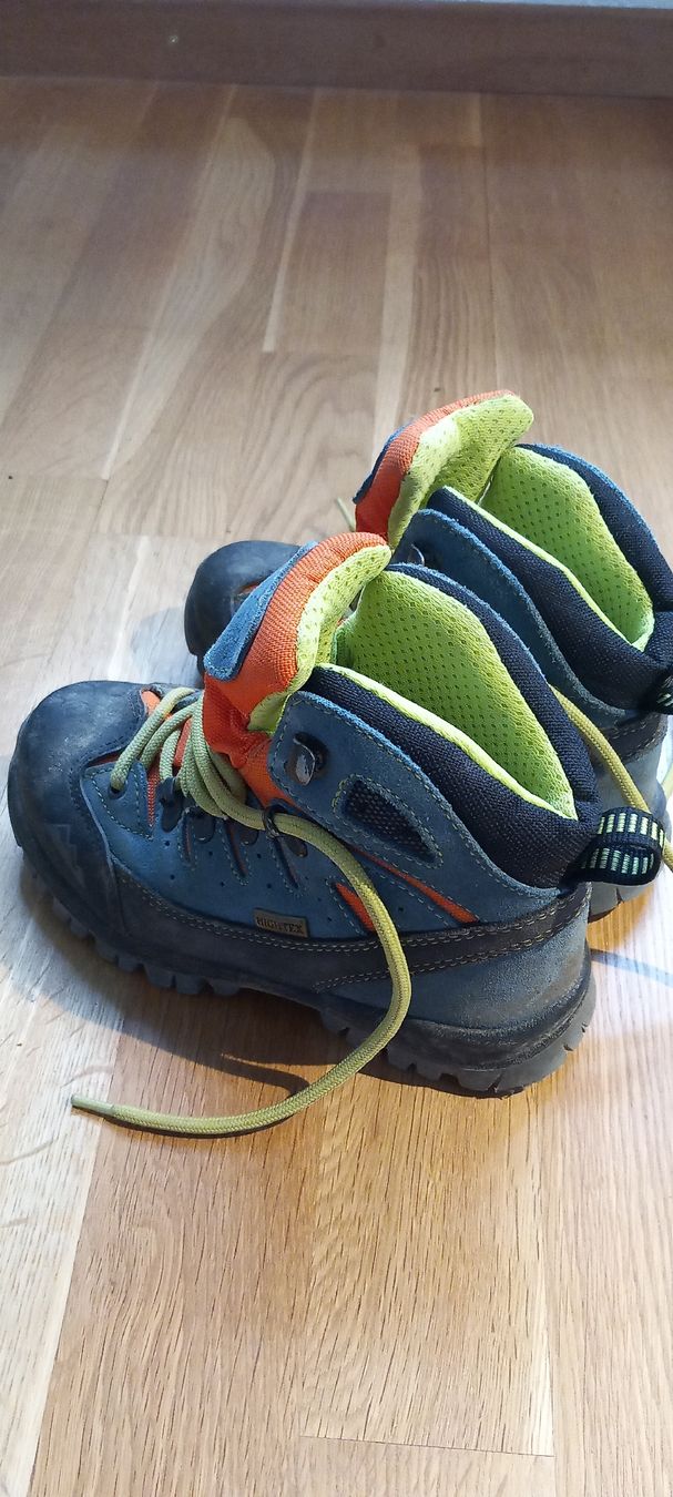 Chaussures garçon: Wanderschuhe Kinder, Grösse 29 gebraucht – D'occasion à Oberburg par liawit 1