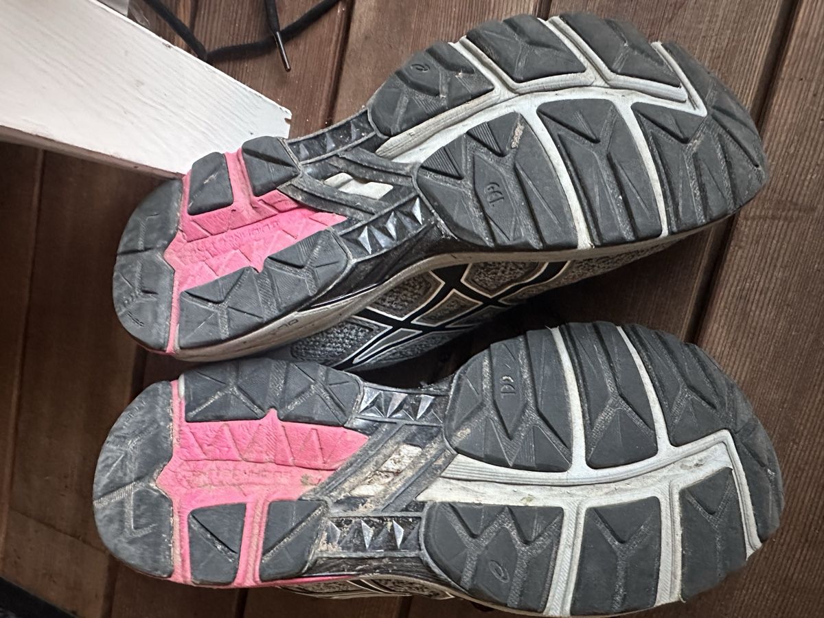 Asics Scarpe da uomo: Asics Laufschuhe Gr 38 – Usato da Ostermundigen venduto da Clood 1