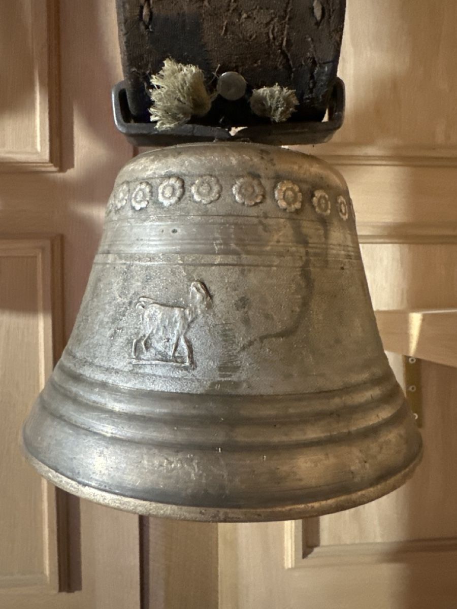 Campanacci mucche: Antike Glocke Schelle 18cm Durchm.  – Usato da escholzmatt venduto da D.B-Treicheln 2