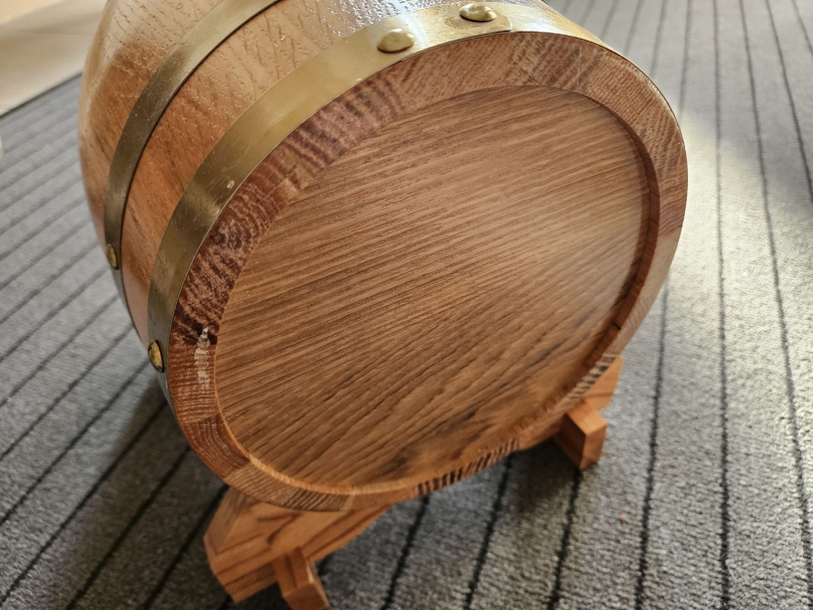 Altro: Holzfass mit Zapfhahn und Ständer Eiche – Usato da Gibswil venduto da Dapi 4