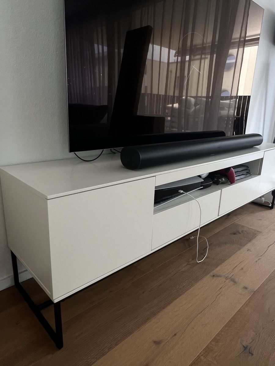 TV Möbel: TV-Möbel in Weiss mit Metallbeinen – Gebraucht aus Rupperswil von SophieMi 2
