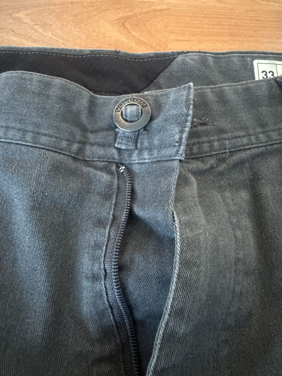 Volcom Pantalons: Volcom Shorts Grösse 33 – D'occasion à Zeglingen par nor_6sjq 2