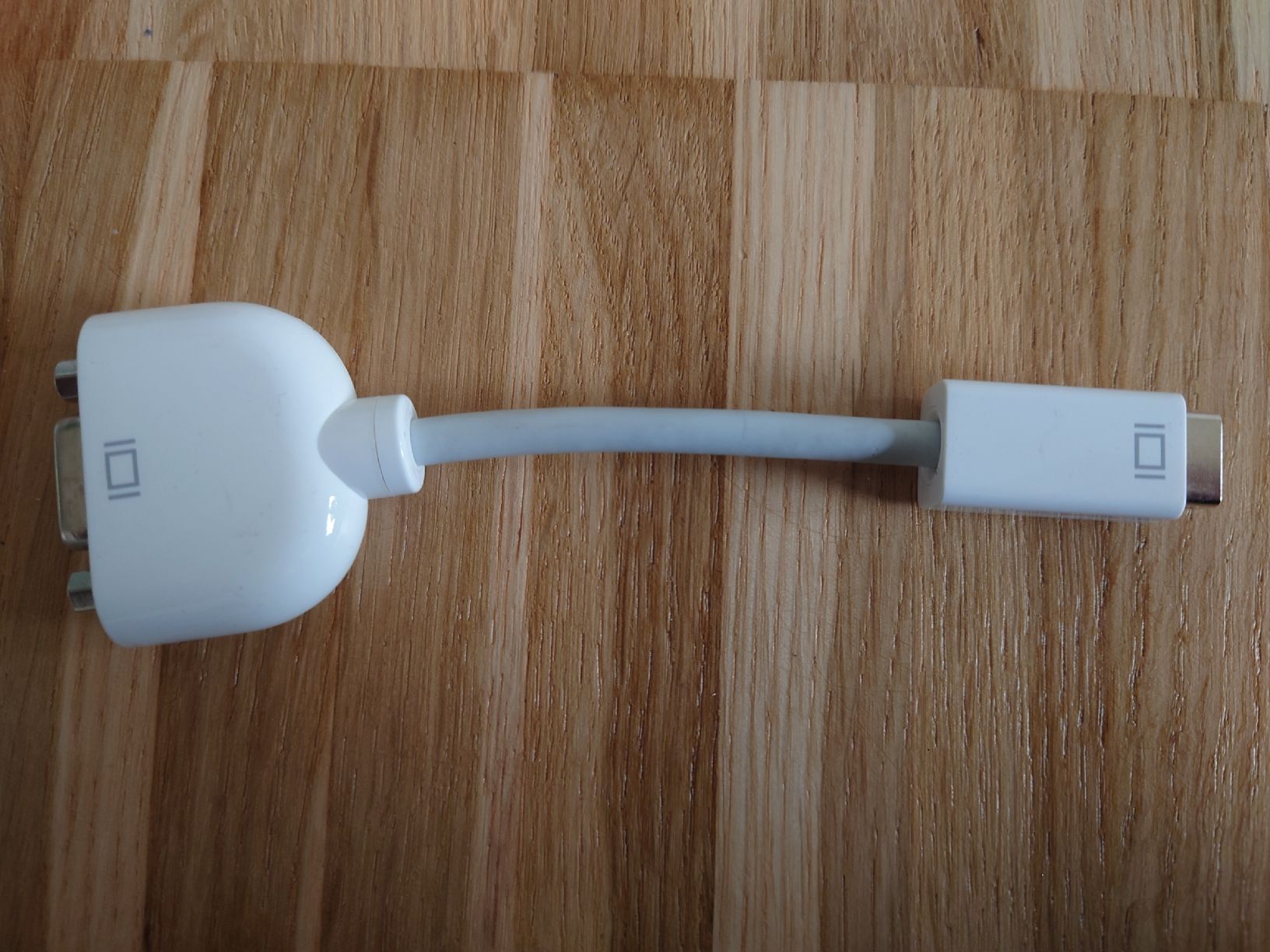 Apple Unità & Adattatore: Apple DisplayPort to VGA Adapter – Usato da Zürich venduto da Almohammed