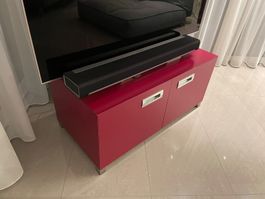 Fernsehmöbel in rot, Neupreis CHF 2‘900.—