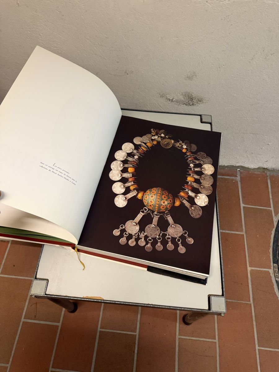 Libri: PARURE SCHMUCK ADORNMENT – Usato da Basel venduto da zove 7