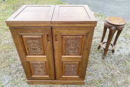 Alter Barschrank mit Hockern Holz - Holzbar - Bar