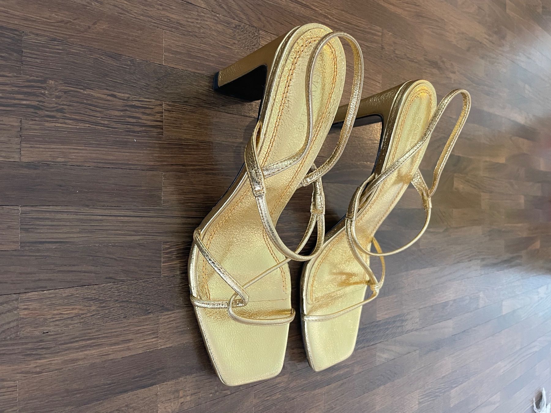 Sandro Scarpe da donna: Sandro Sandalen mit Absatz Gold Heels Leder Riemchen – Usato da Zürich venduto da mue_f87p 2