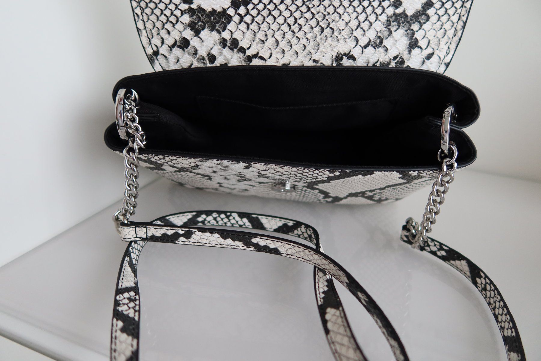 Borse da donna: Damenumhängetasche, Animalprint, 24cm x 17cm x 8,5cm - NEU – Nuovo e nell'imballaggio originale da Zürich venduto da Piki7 2