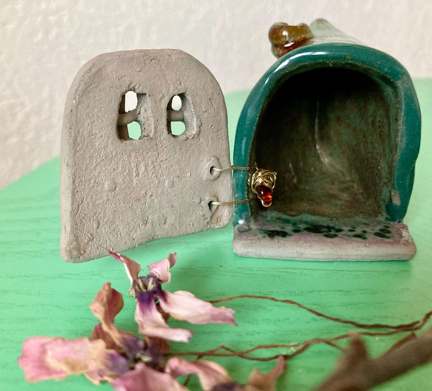 Alle Dekorationen: Petite maison de farfadet en grès céramique - artisanat – Neu (gemäss Beschreibung) aus Chézard-St-Martin von timogabychou 4