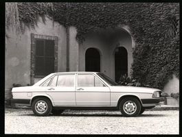 Fotografie Auto Audi 100 Stufenheck-Limo