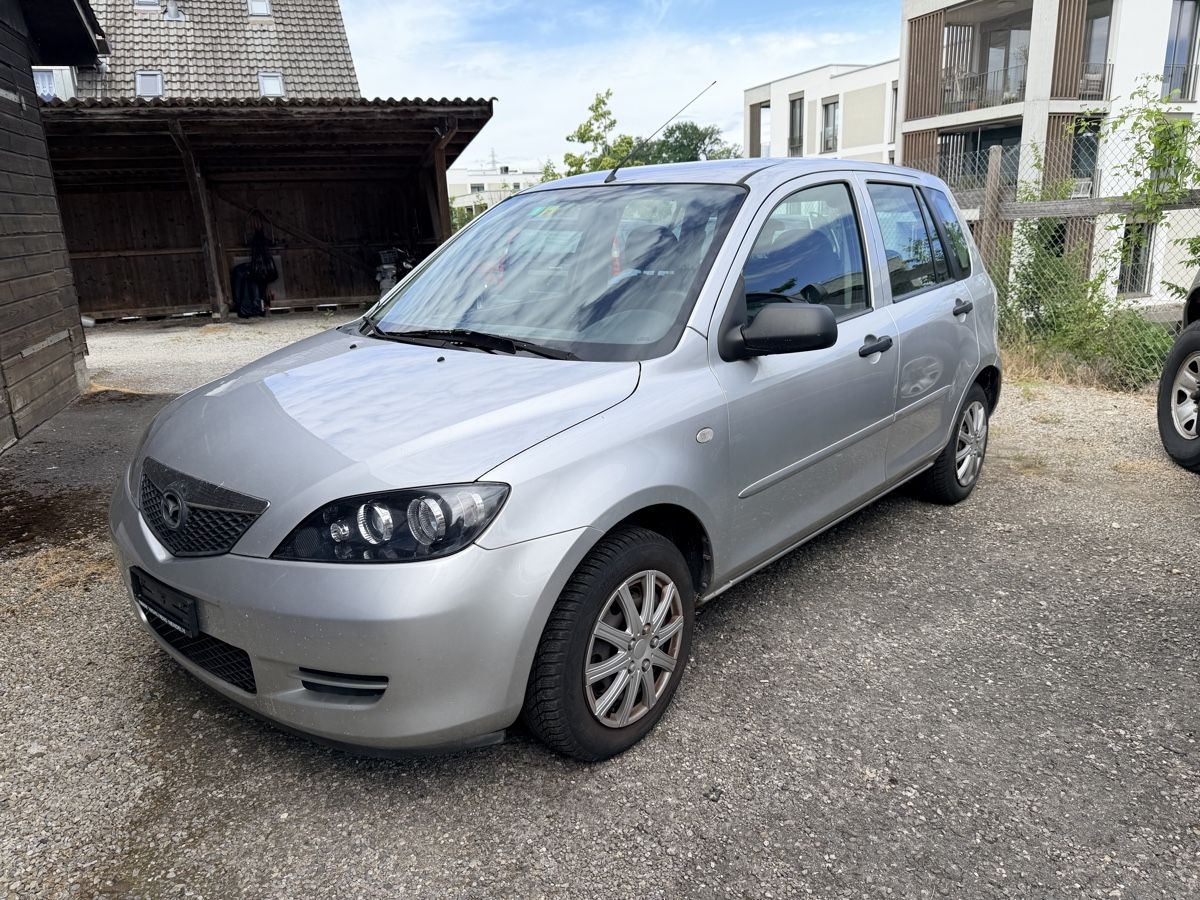 Mazda Automobili: Mazda 2 1.4 Benzin mit klima jg2005 132000km  – Usato da Bern venduto da Kamjan