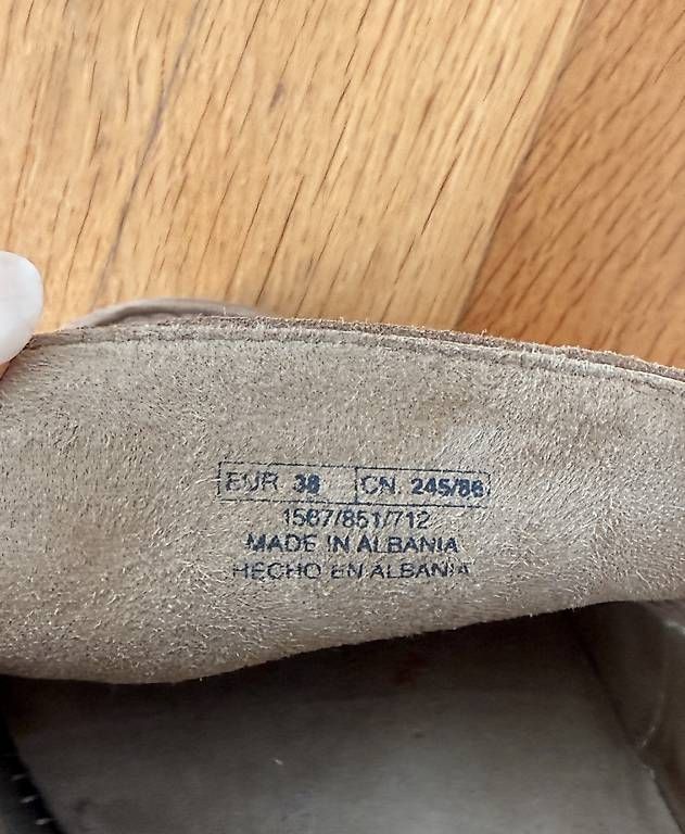 Chaussures femmes: Massimo Dutti SPLIT LEATHER LOAFERS - Slipper - beige Gr. 38 – Neuf avec emballage d'origine à Buonas par al.robb 1
