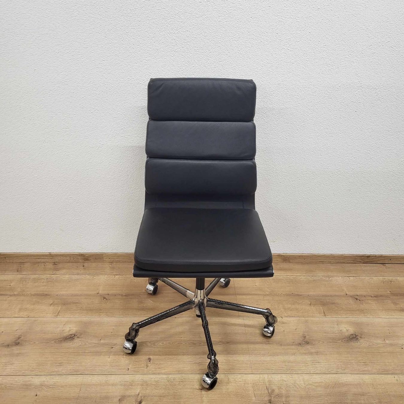 Vitra Stühle: Vitra EA 219 Soft Pad Schwarz – Neu (gemäss Beschreibung) aus Oberurnen von SH2025 3