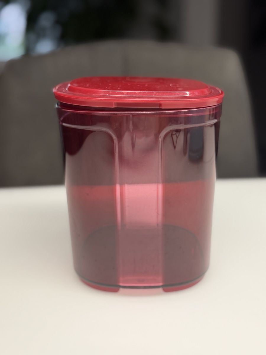 Tupperware Behälter & Ähnliches: Tupperware Elegaganzia Vorratsdose rot  – Gebraucht aus Urdorf von isc_r8bx