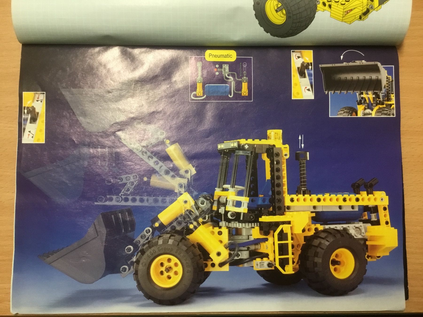 Lego Kit di costruzioni: Lego Technik 8439 Front End Loader (2004) – Usato da Verscio venduto da Foroglio 6