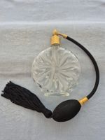 Parfumflacon aus Glas, Blütenblätter eingefräst, Vintage