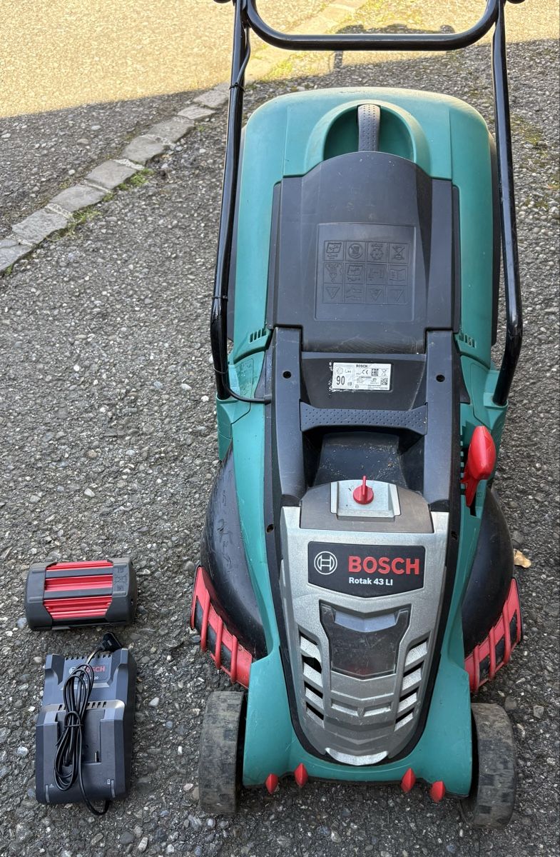 Bosch Tagliaerba: Bosch Rotak 43 Li Rasenmäher 36V – Usato da Adlikon b. Regensdorf venduto da Teo19 1