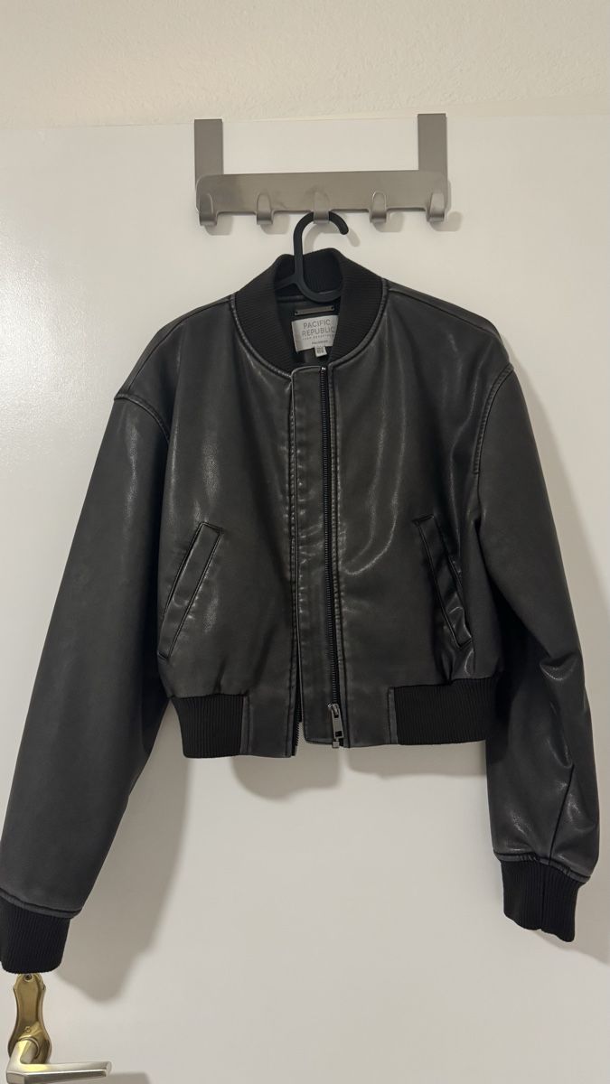 Pull&Bear Giacche: Faux leather bomber jacket – Nuovo (secondo la descrizione) da Dübendorf venduto da maf_6tqh