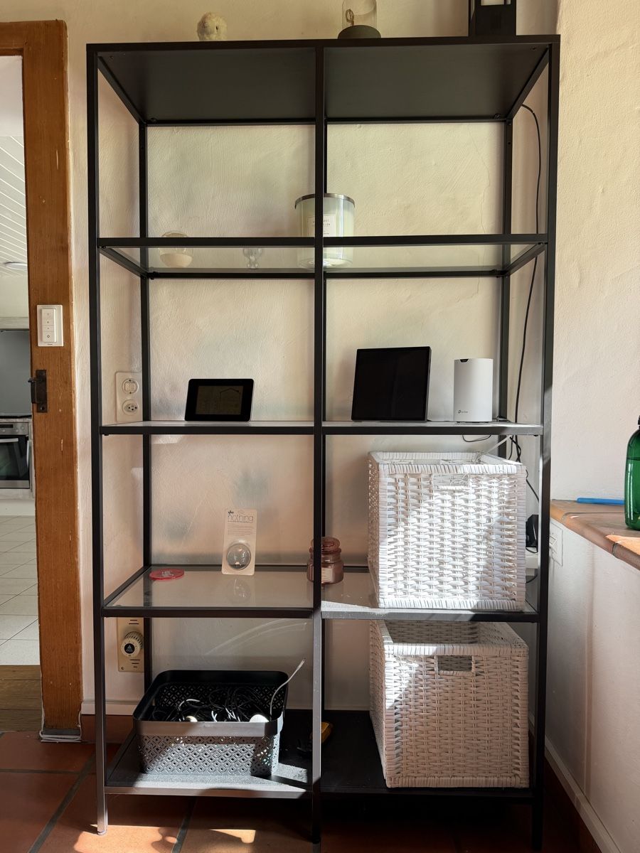 Étagères: Étagère VITTSJÖ IKEA – D'occasion à Romont BE par maika123