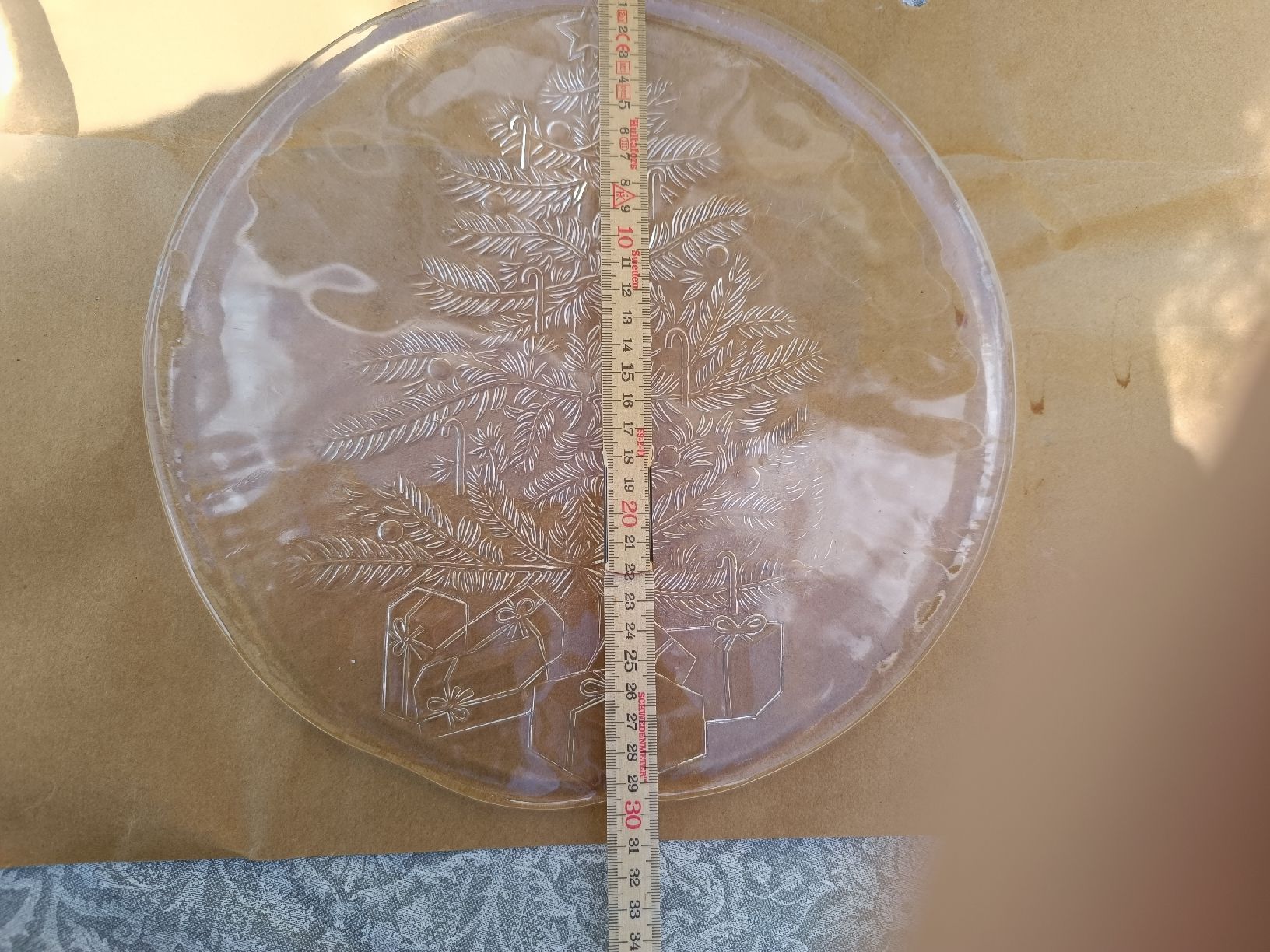Servierplatten: Weihnachtsplatte Glasplatte Tannenbaum 30 cm – Gebraucht aus Rorschach von Monstera79 1