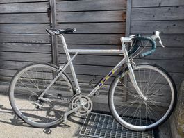 Vélo de course GT alu