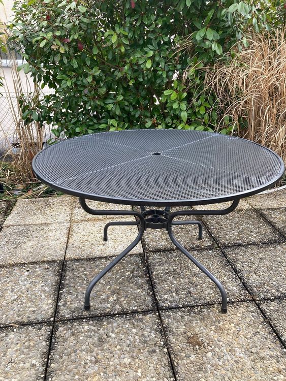 Gartentisch mit Loch für Sonnenschirm Kaufen auf Ricardo
