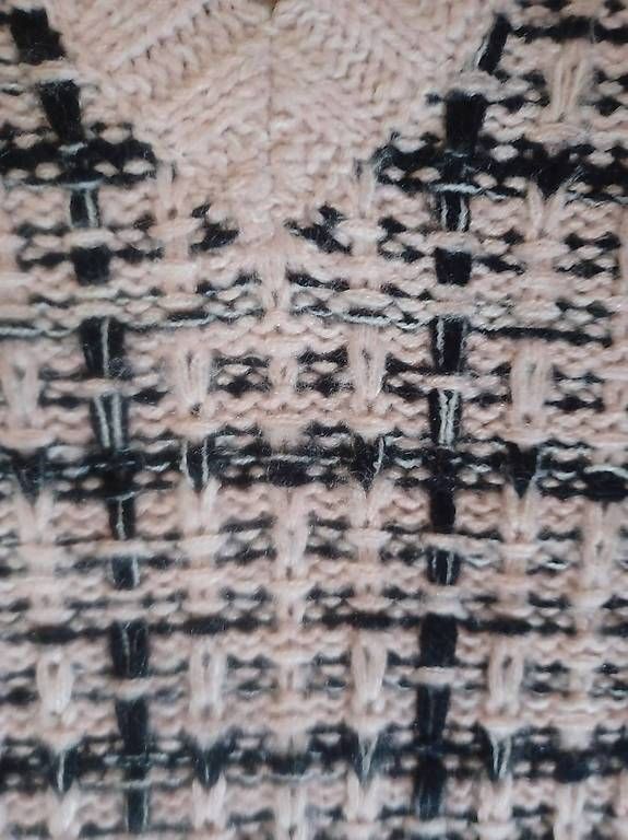 Pullover & Sweatshirts: Pull en maille saumon et noir – Gebraucht aus Soyhières von 5jm_5czl 4