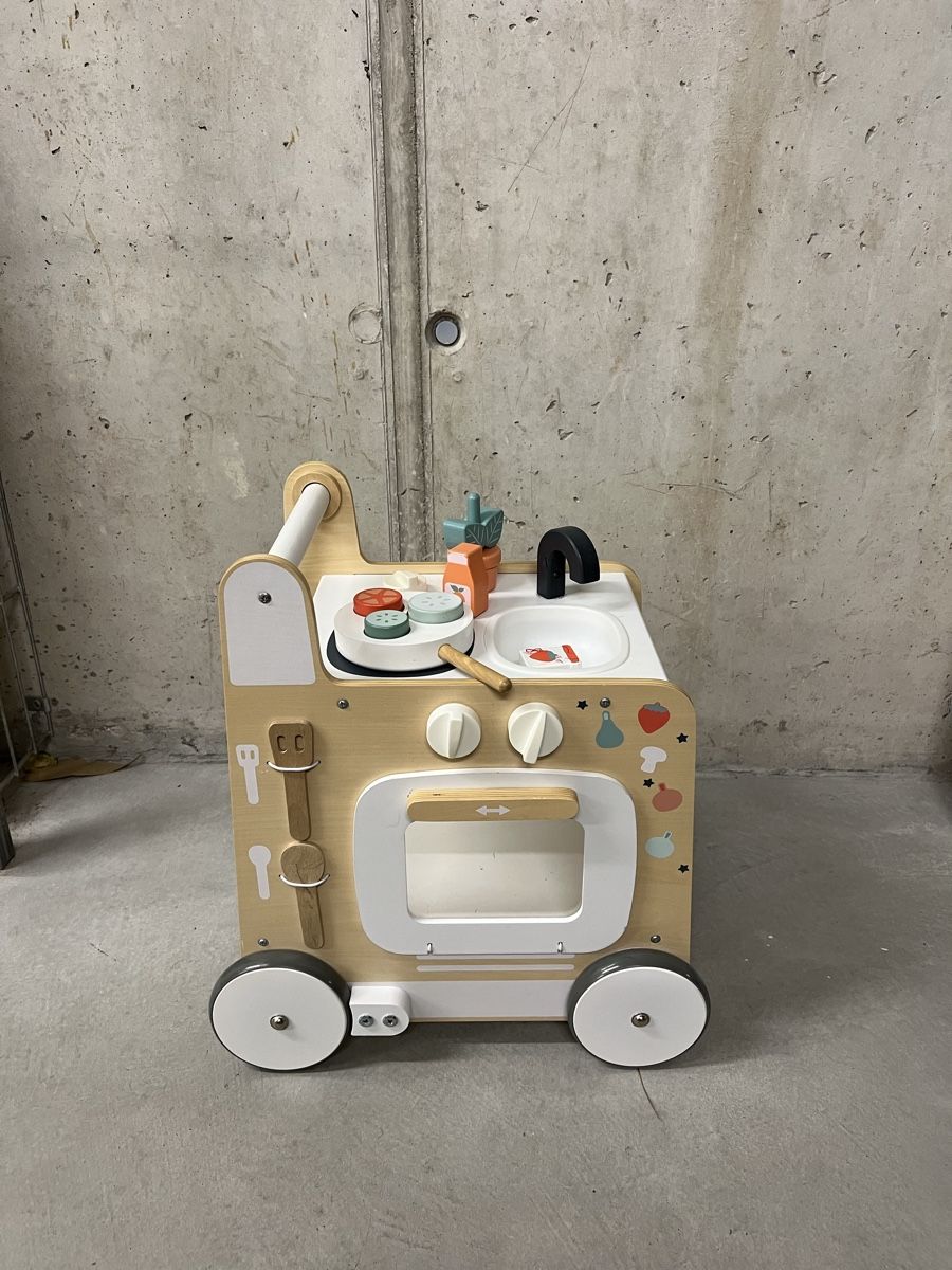 Aides à la marche: Vertbaudet. Wooden Baby Walker Kitchen – D'occasion à Luzern par kri_y772 3