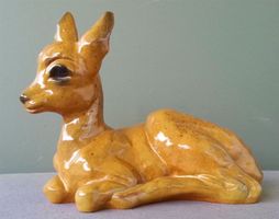 Rehkitz 13.5 cm hoch, Majolika Keramik Karlsruhe