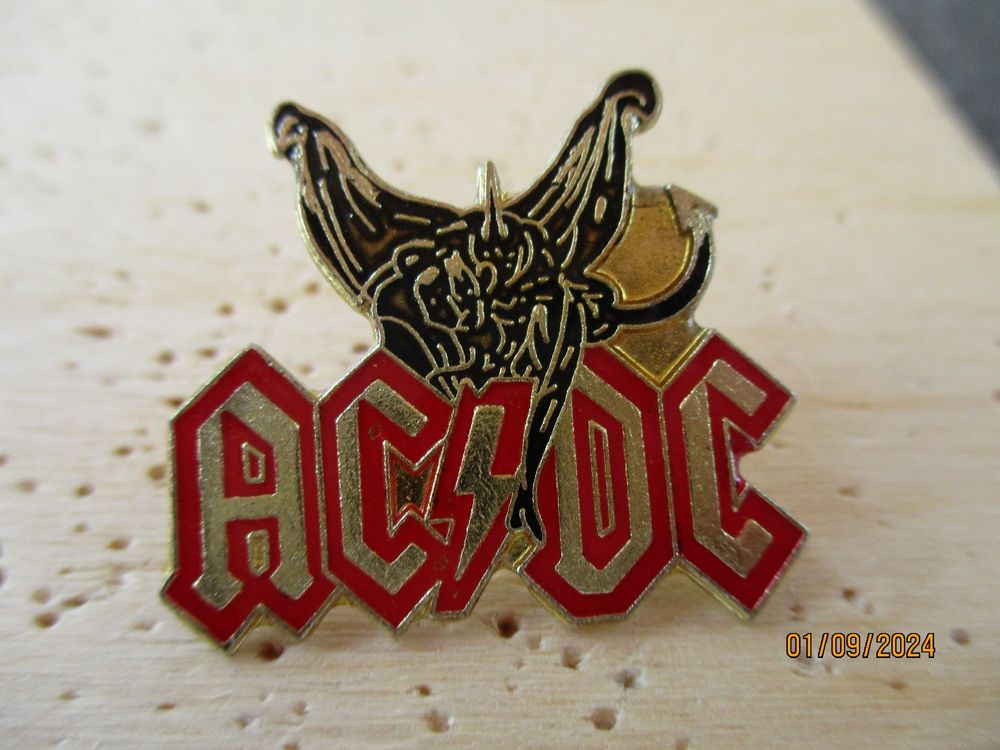 AC DC Pin (Neu (gemäss Beschreibung)) in Felsberg für CHF 1 – mit ...