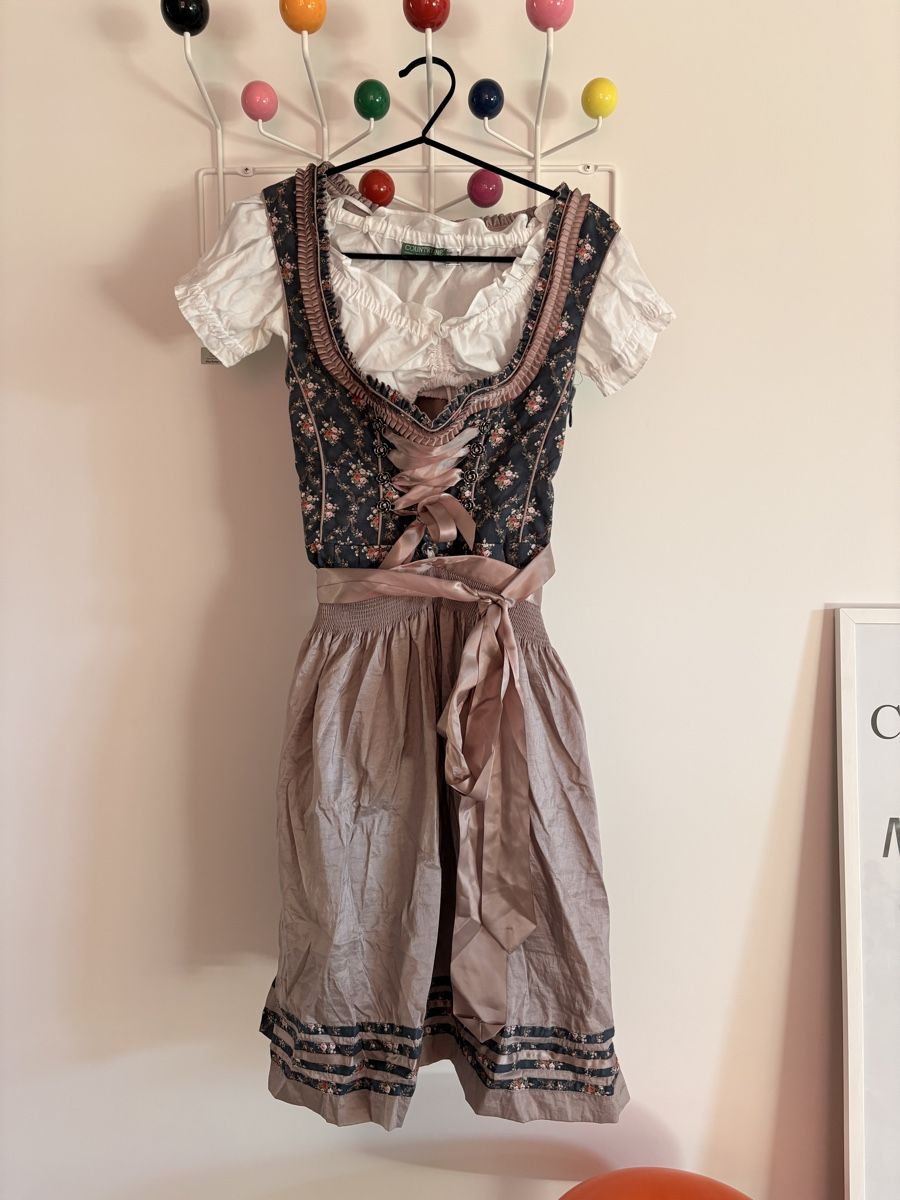Costumi: Dirndl - Dirndlalm - Gr 38 – Usato da Zürich venduto da nin_n7p7
