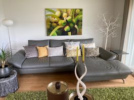 Graues Echtleder Longchair-Sofa
