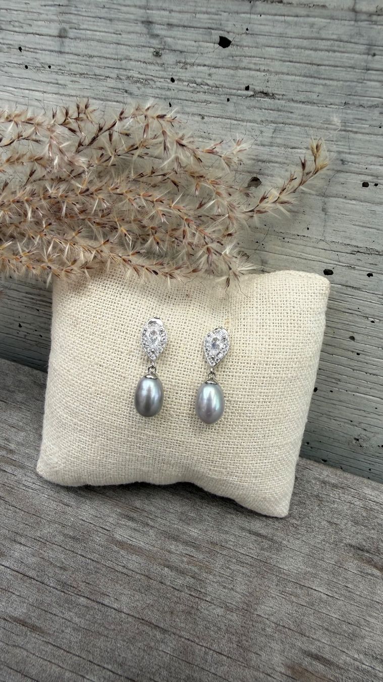 Ohrringe & -stecker: Zarte und edle echte Perlen-Ohrhänger/stecker GREY! – Neu und originalverpackt aus Rombach von Ivreajewels 2