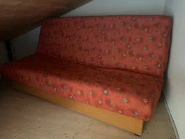 Sehr schönes Schlafsofa mit Aufbewahrungskasten